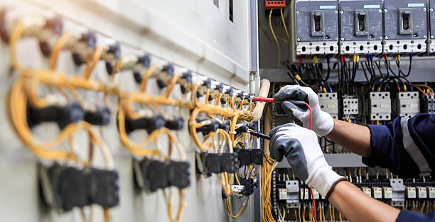 Professional Electrician technician working in Broadview Park, FL